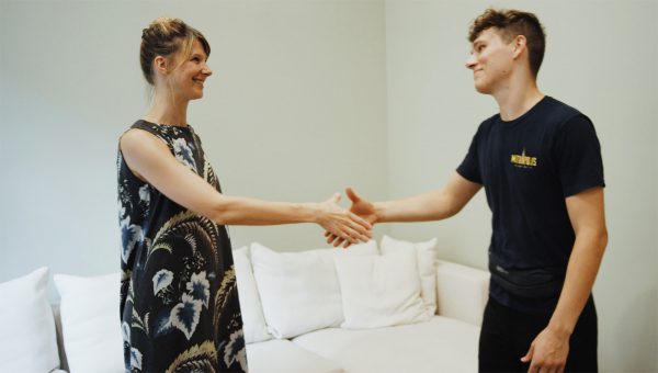 Satisfied NYC moving customer shaking hands with a mover 1