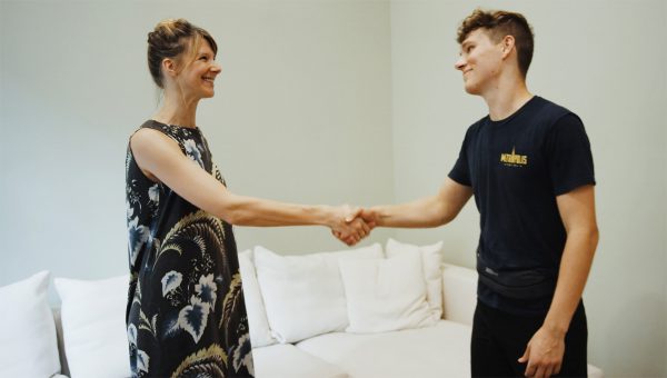 Satisfied NYC moving customer shaking hands with a mover 2