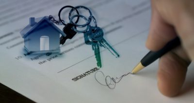 home purchase contract being signed